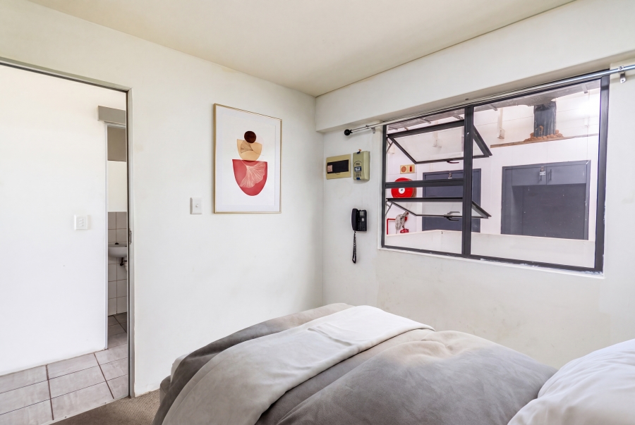 1 Bedroom Property for Sale in Zonnebloem Western Cape